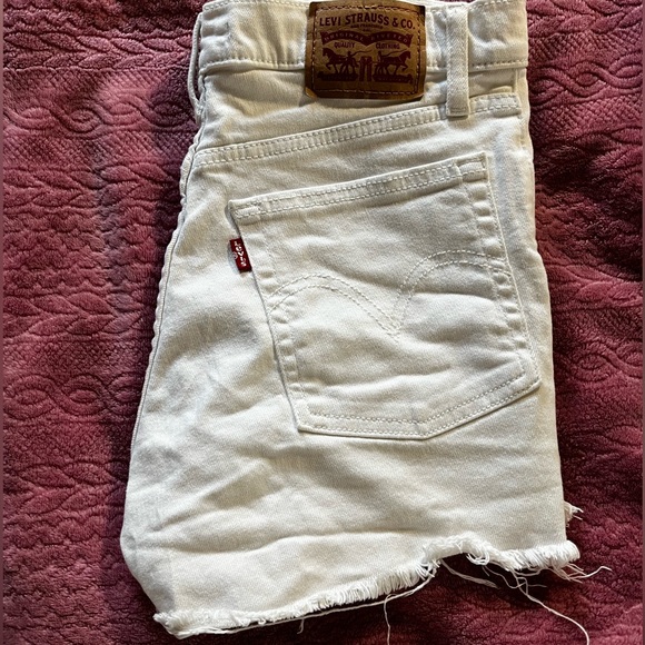 Levi’s High Waisted White Woman’s Jean Shorts - Picture 8 of 8